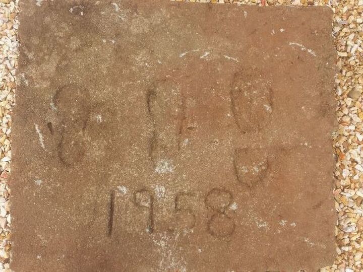 q is there any way to enhance footprints in concrete