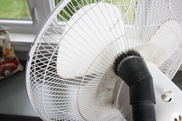 how to clean a fan