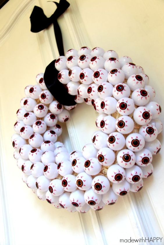 s 17 halloween decorations that ll make your neighbors giggle, Eyeball Halloween Wreath