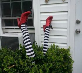 17 Halloween ideas that will make your neighbors giggle