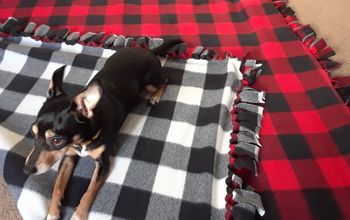 Snuggle up This Fall With Your Own No Sew Blanket