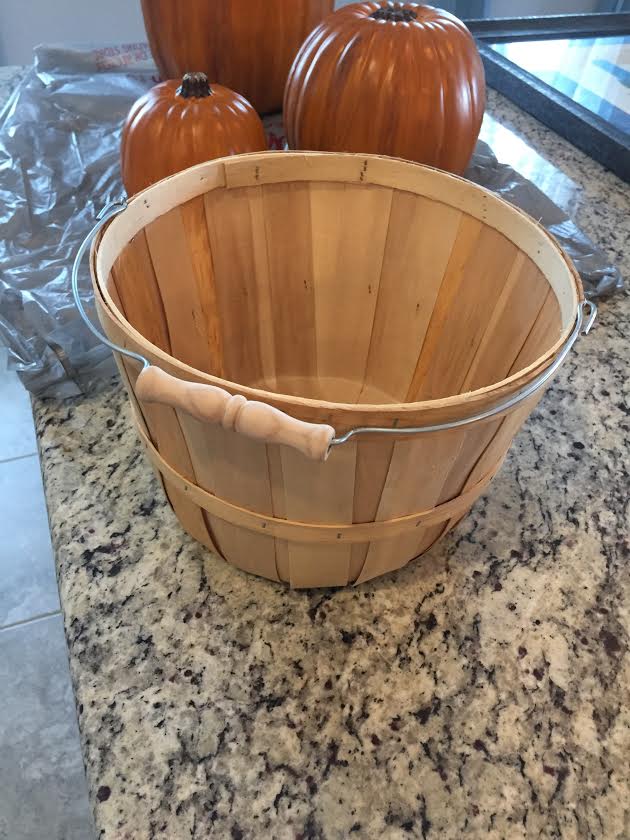 topiario de calabaza, Se utiliz una cesta de manzanas como base