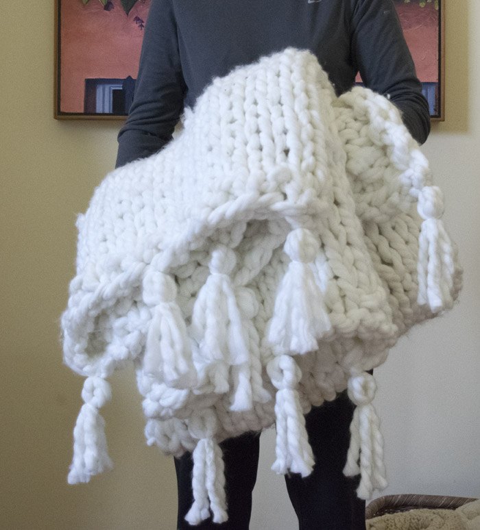 15 maneiras de preparar sua casa para o inverno, Tricotar um cobertor grosso aconchegante e volumoso em um dia