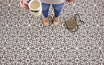  Como estêncil um piso de cerâmica em cores neutras