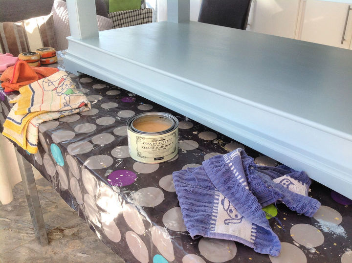 revitalise your furniture with a quick colour change, Putting the Rustoleum Clear Wax on