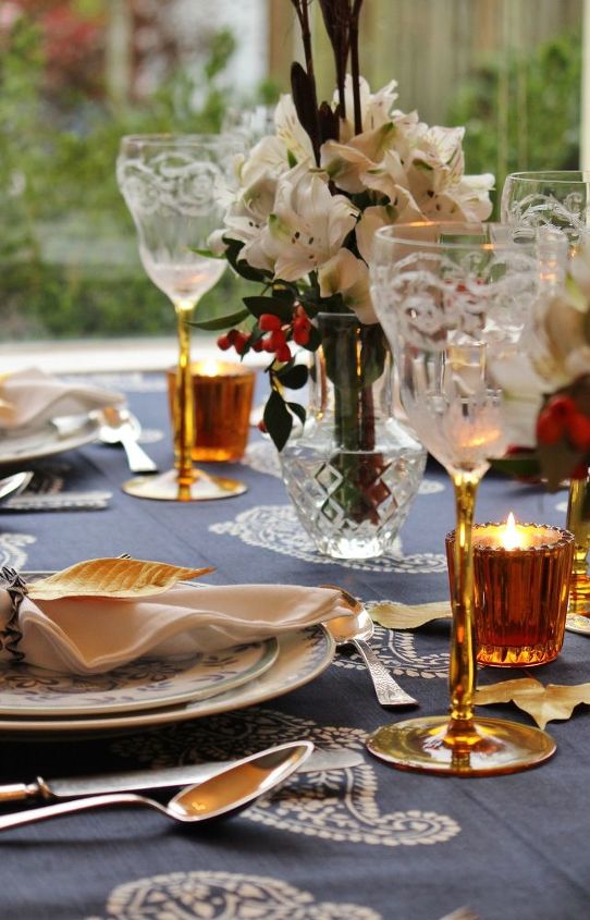 soluciones para mesas pequeas en las fiestas mis tres mejores consejos, Un Acci n de Gracias c lido y festivo en azul y blanco