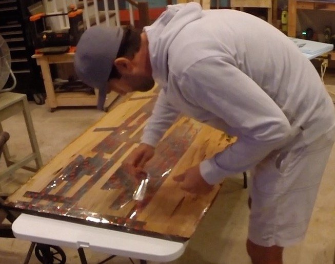 como fazer uma mesa de jantar de madeira reciclada