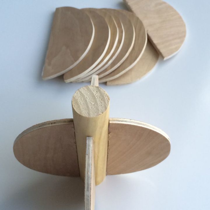 calabazas de madera usando un cd como molde