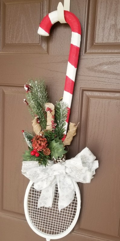upcycle tennis raquet candy cane