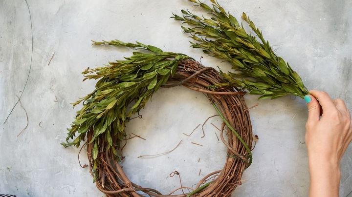 easy basic wreath tutorial in 30 minutes