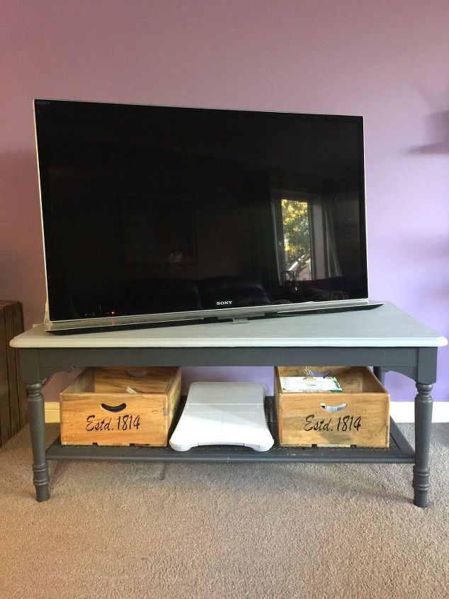 mesa de centro transformada en mueble de tv