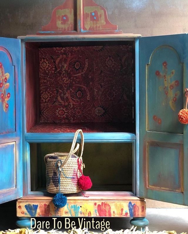 un mueble estreo vintage se transforma en un tesoro de estilo marroqu