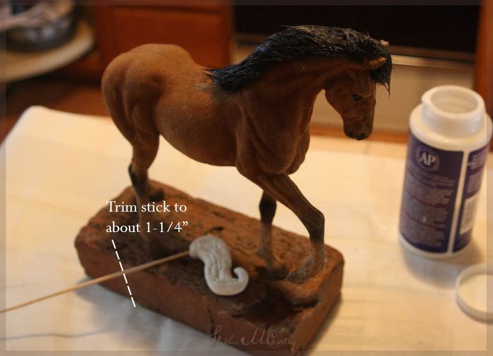 make a decorative horse sculpture, Modelling clay made a new tail and mane