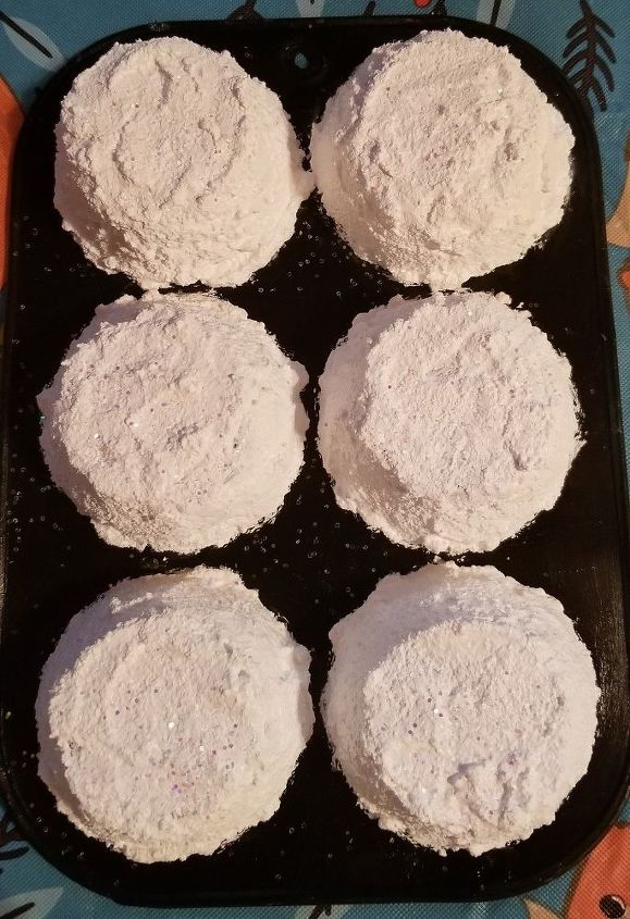 snowman cupcake tin