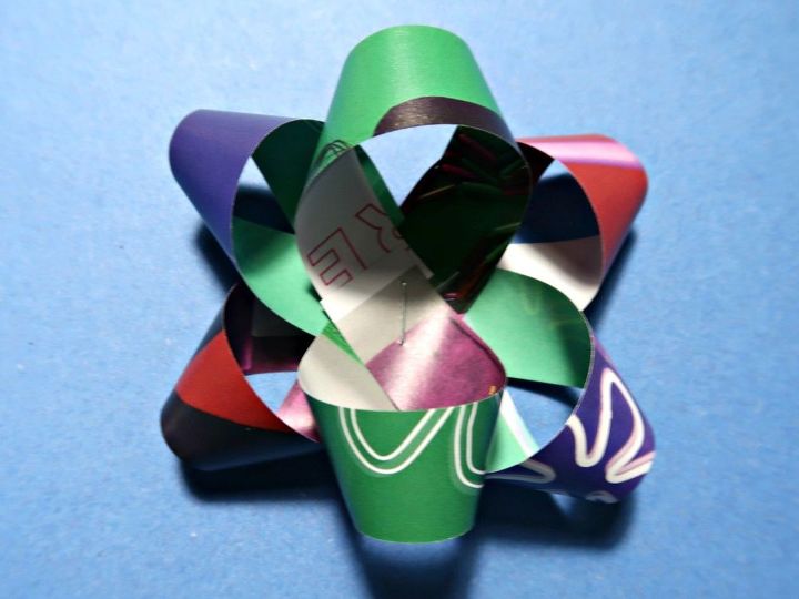 como fazer laos de presente coloridos e reciclados