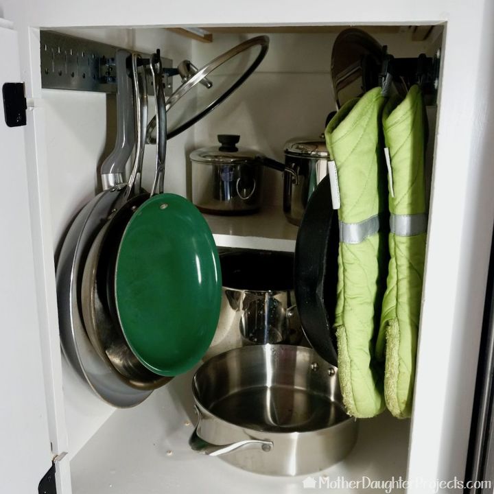 almacenamiento rpido en el armario de la cocina con control de la pared