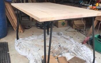  Estrutura de mesa recuperada e madeira recuperada