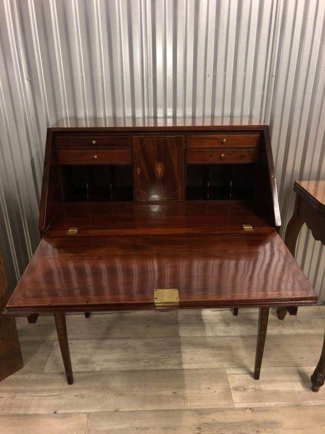 q looking for help identifying this piece of furniture