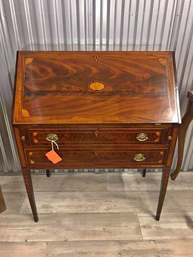 q looking for help identifying this piece of furniture