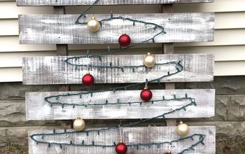 2 Quick & Simple DIY Christmas Trees Made Out of Pallets