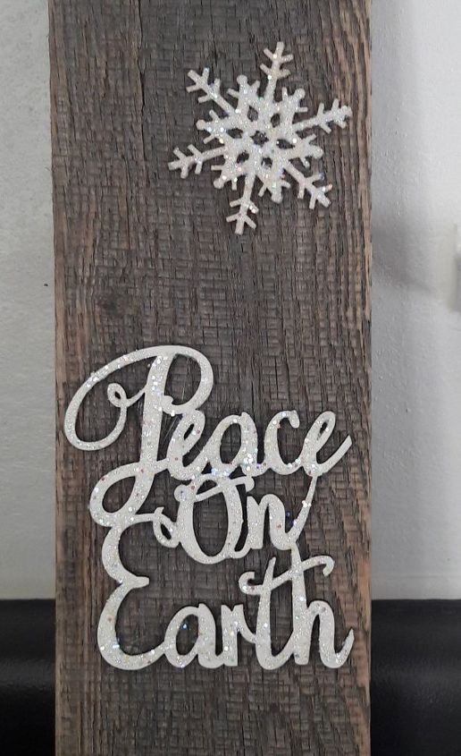 quick and easy rustic holiday sign, Close up