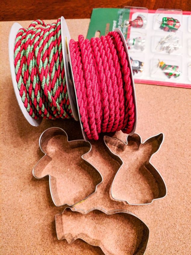 how to make the cutest cookie cutter christmas ornaments
