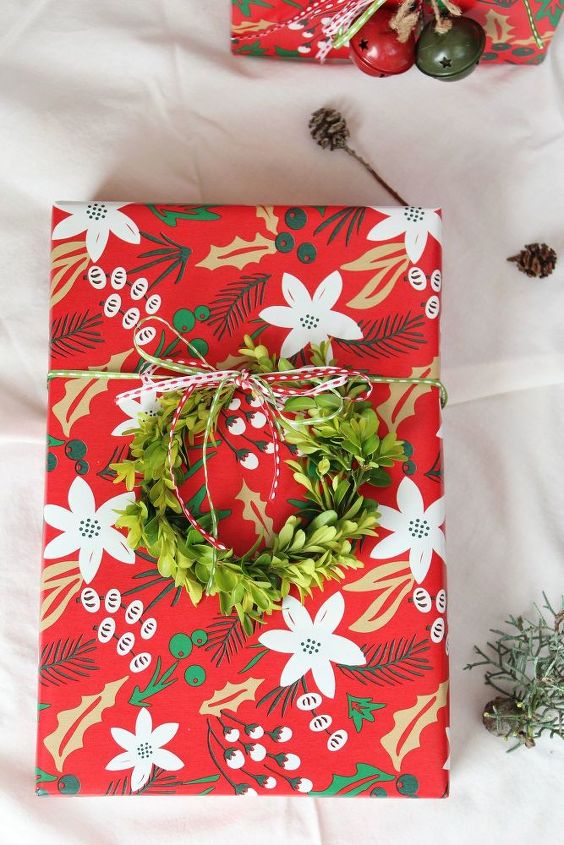 a diy boxwood mini wreath