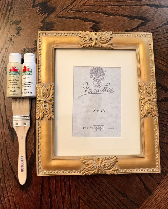 farmhouse inspired picture frame with free holiday print