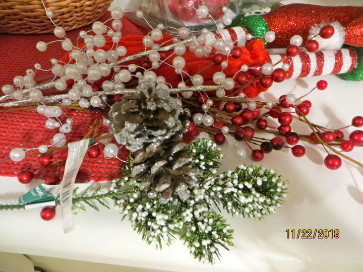 easy christnas decoration, Example of odds and ends