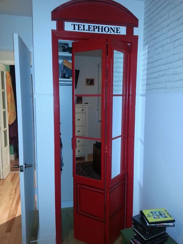 cambio de imagen del armario, Armario del dormitorio con el tema de la cabina telef nica del Reino Unido