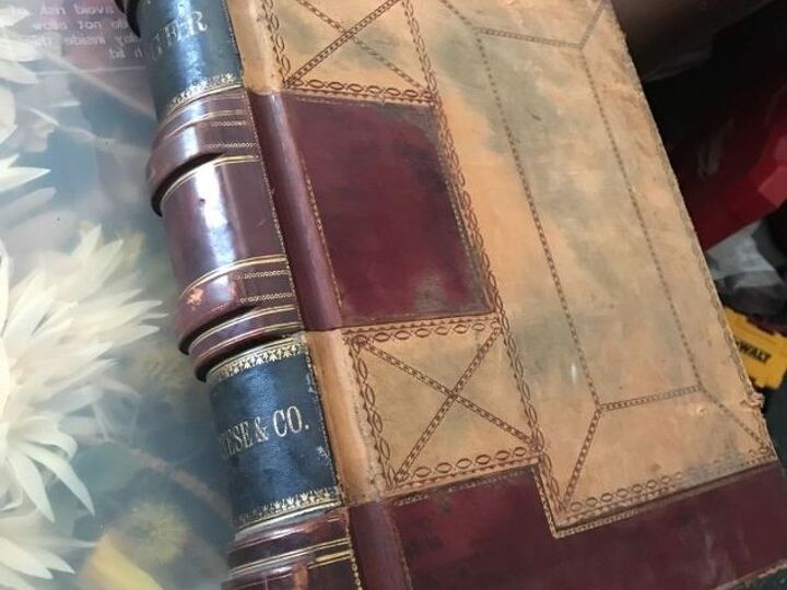 q decorating with books