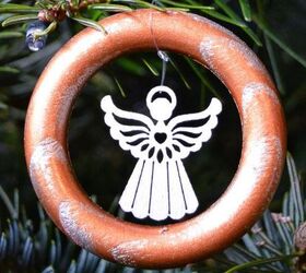 upcycle curtain rings to create five different upcycled christmas deco