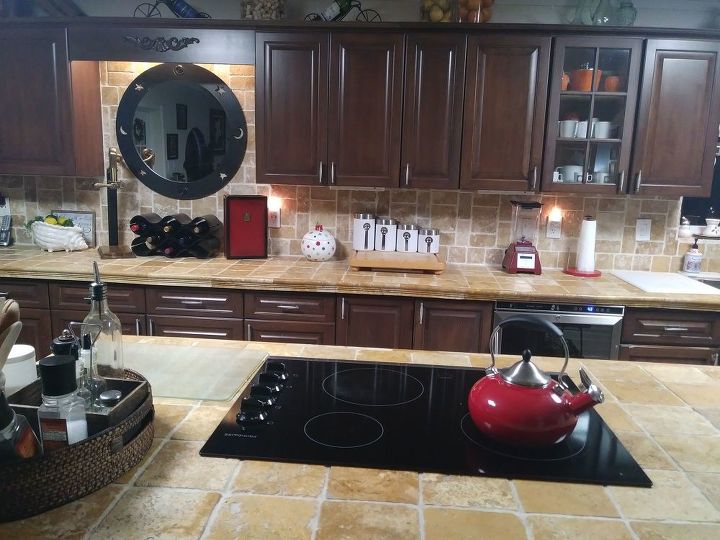 q what color should i paint my kitchen cabinets