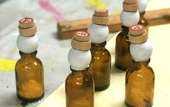 Muñecos de nieve de botellas de ámbar recicladas