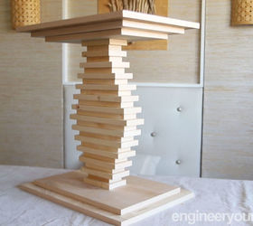 mesa auxiliar o mesita de noche de bricolaje hecha con restos de madera