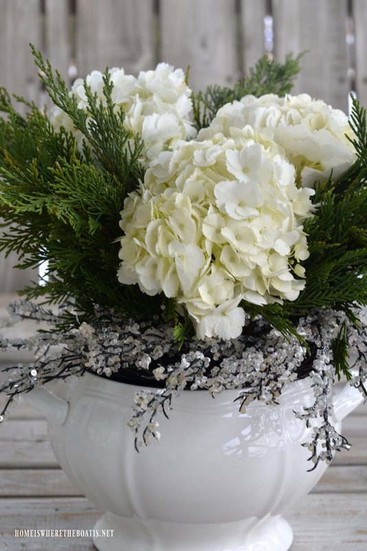 como criar um arranjo de flores de natal branco ou inverno gelado
