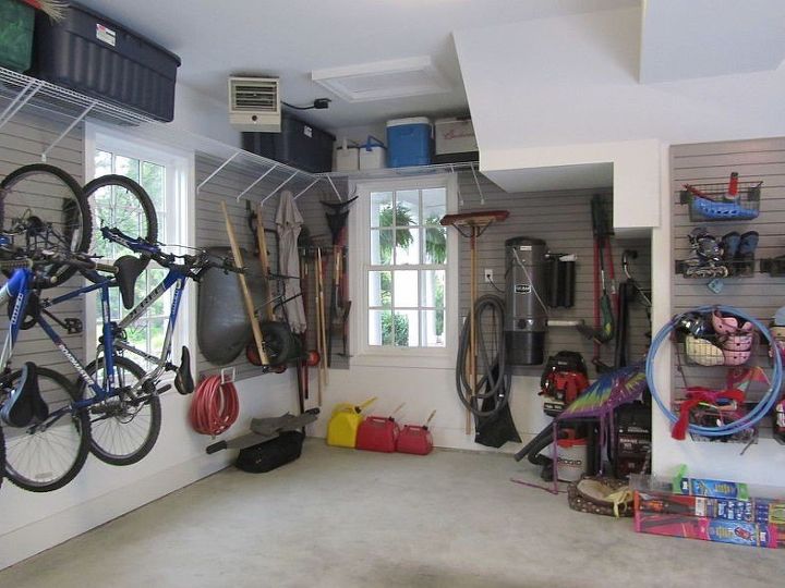 7 idias de armazenamento de garagem que voc pode usar agora, armazenamento na parede da garagem Garage Designs of St Louis