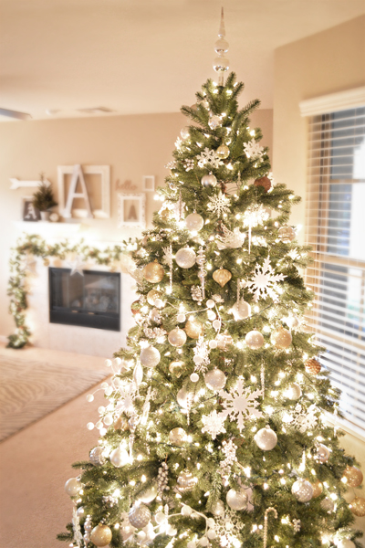 s it s beginning to look a lot like christmas, A Golden Glittery Christmas Home Tour