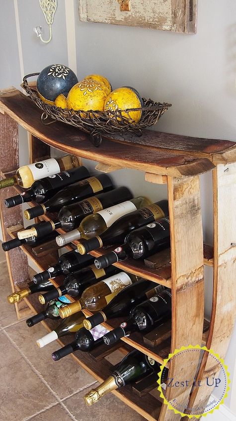 19 maneiras totalmente nicas de organizar sua cozinha, Cremalheira de vinho f cil de aduelas de vinho