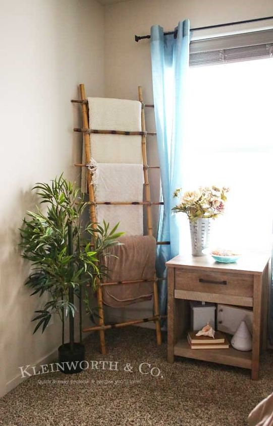 8 passos fceis para transformar a decorao da sua sala de estar, Escada de cobertor de bambu Gina Kleinworth
