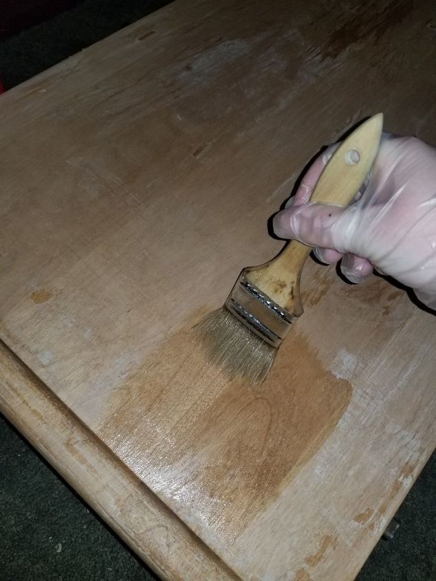 como remover e manchar com sucesso uma placa de madeira