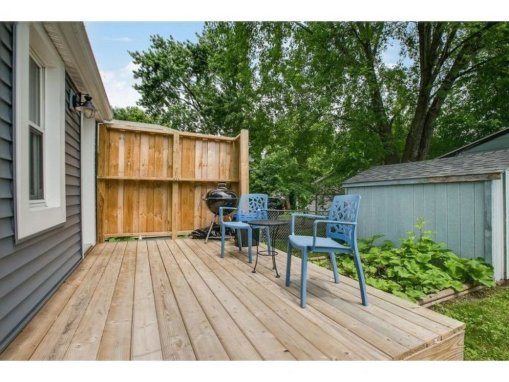q how do i design a deck siding enclosure for privacy on one corner