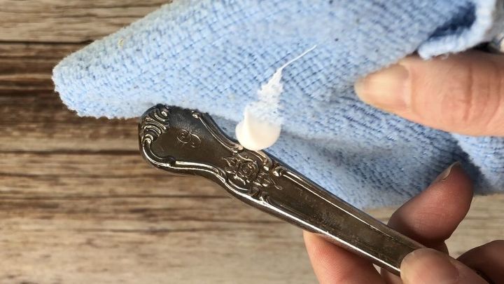 toothpaste cleaning hacks