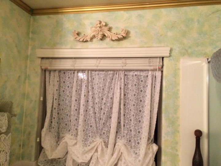 q installing a large wooden cornice