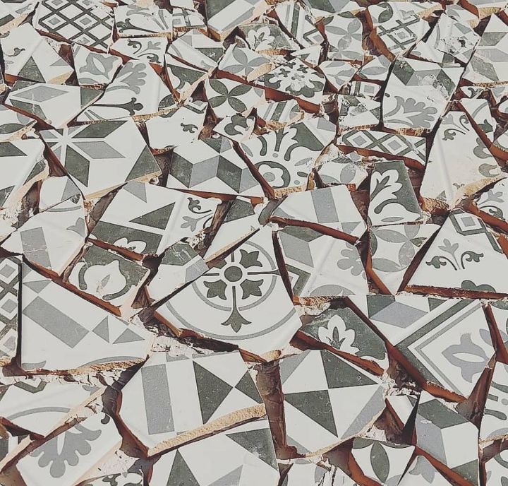 mosaic garden table, Tiles layed out ready for grouting