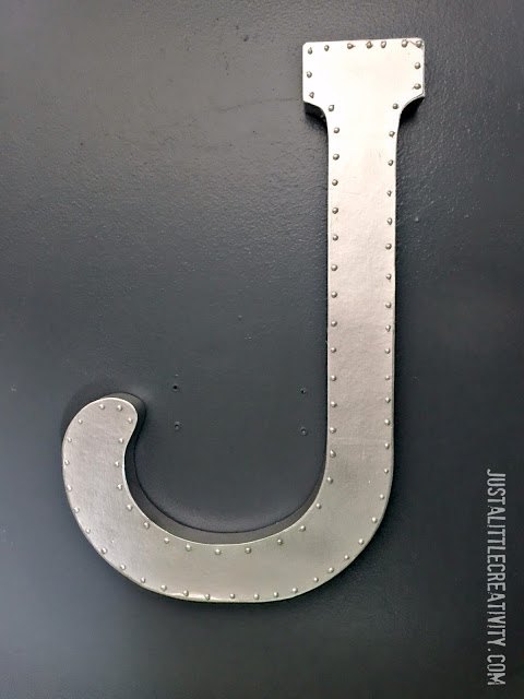 letras de metal de imitacin con cabezas de clavos