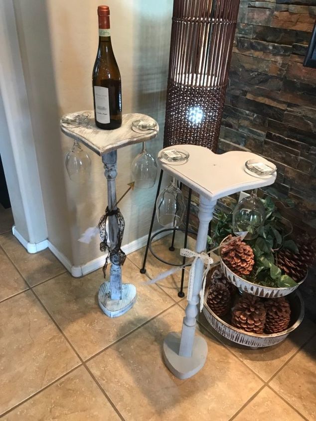 mesa de vinho em forma de corao