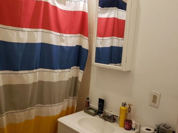 q small bathroom decor