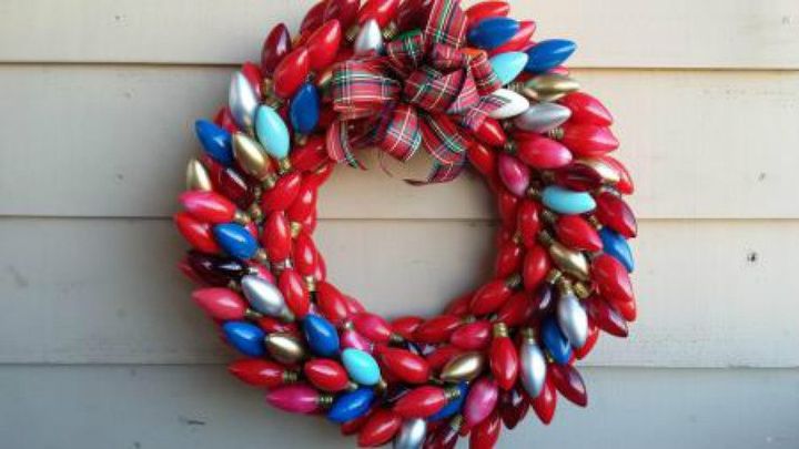 17 gorgeous diy christmas wreath ideas you ll love, Lighted Christmas Wreath Fabiola Garcia