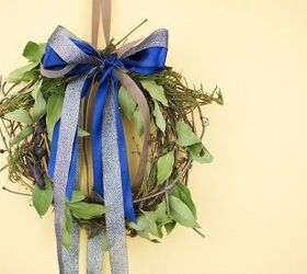 17 gorgeous diy christmas wreath ideas you ll love, DIY Grapevine and Laurel Door Wreath Troom Troom